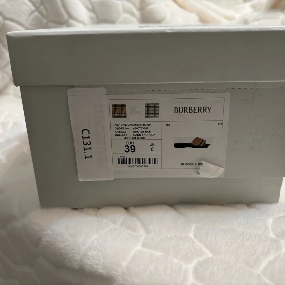 Burberry Check Dive Slides 39 New in box - Picture 4 of 14